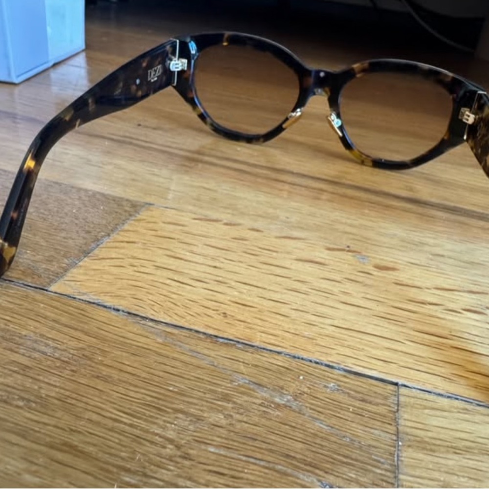Dezi Charge It Tortoise Shell Sunglasses - Picture 5 of 5